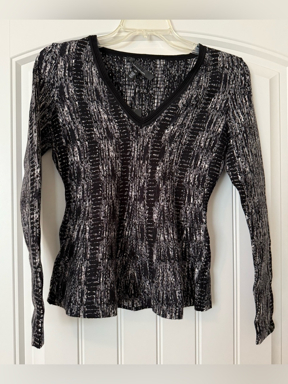 NWT White House Black Market V-neck Snake Peplum Sweater-Long Sleeve-Size XS